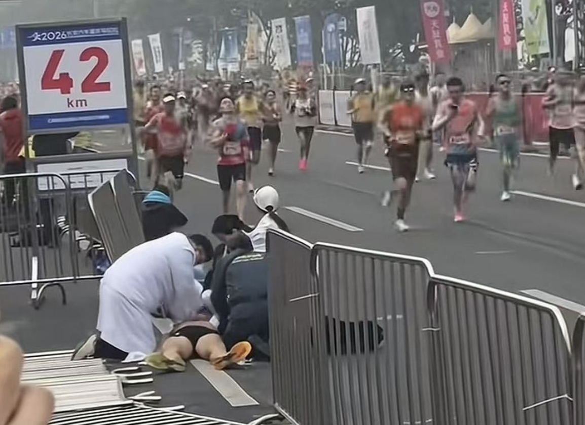 世界杯直播app最新版-重庆马拉松一男选手意外去世！组委会曾发文“强烈建议体检”